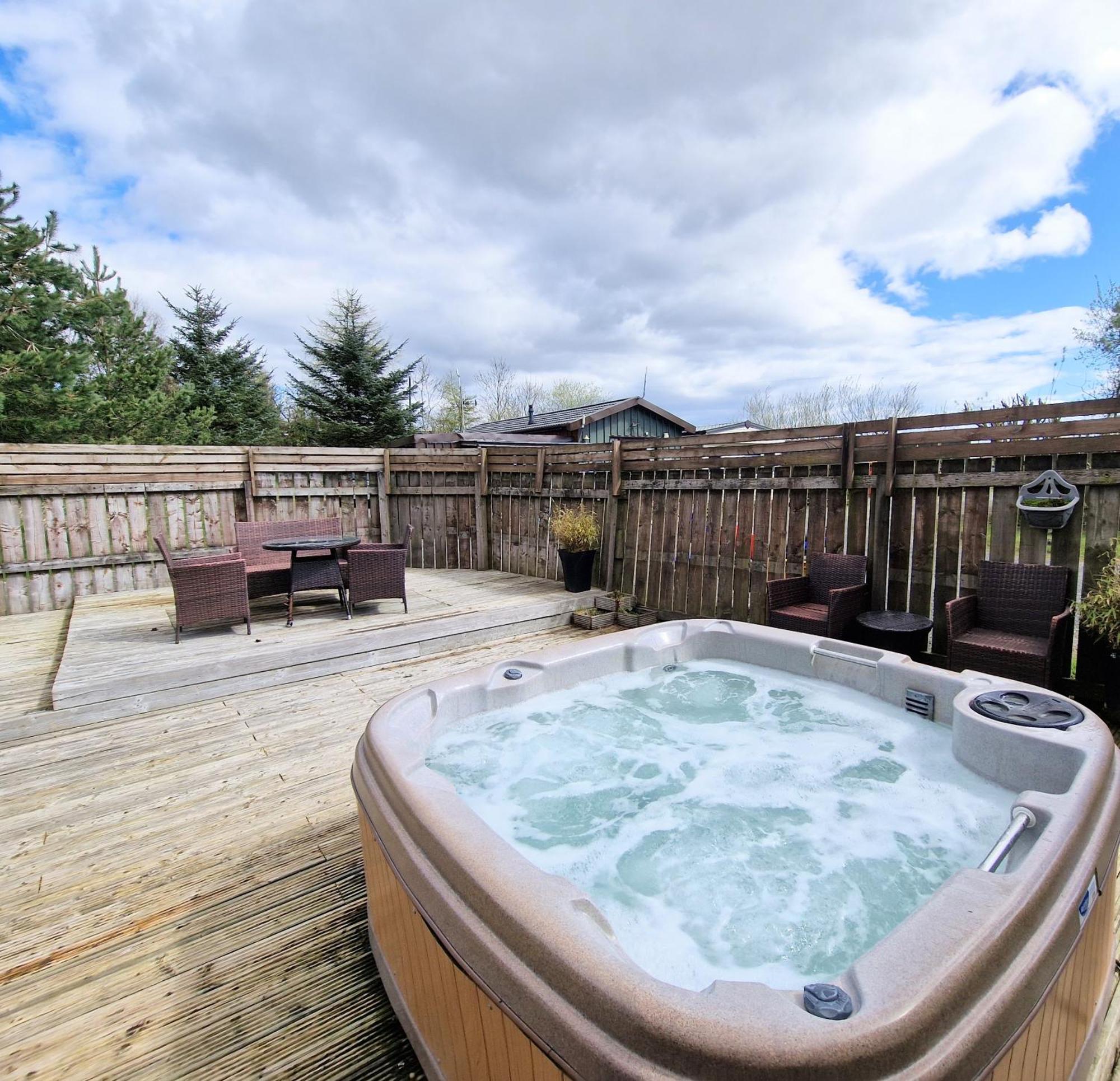 Villa Torridon 1 With Private Hot Tub - Fife - Loch Leven - Lomond Hills- Pet Friendly Kelty Esterno foto